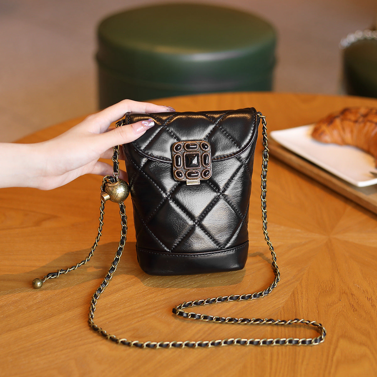 Fashionable Genuine Leather Shoulder Quilted Chain Bag